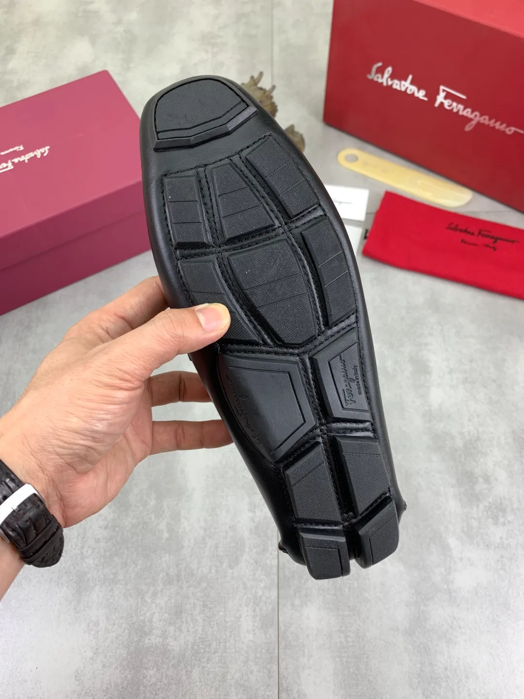 Men's shoes 💰P542 New model, high quality [Ferragamo/Ferragamo] Latest lazy slip-on shoes Original imported calfskin, imported cowhide lining + original luxury metal buckle + original combination outsole Comparison without pressure Code number: 38-45